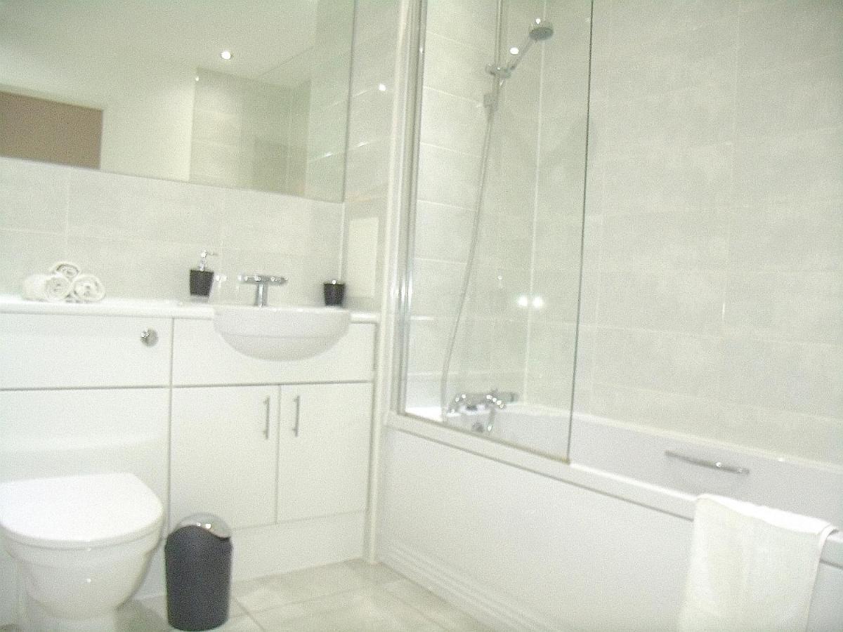 New Central Woking 1 And 2 Bedroom Apartments With Free Gym, Close To Train Station Экстерьер фото