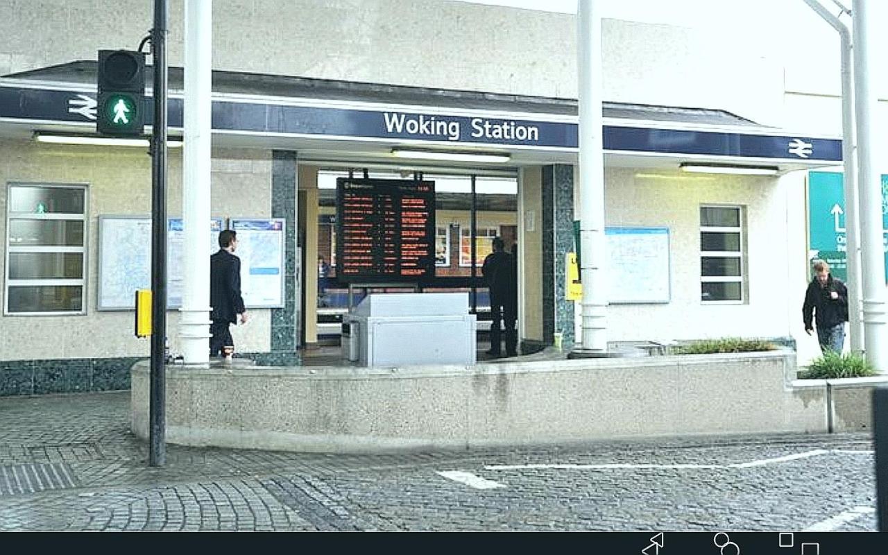 New Central Woking 1 And 2 Bedroom Apartments With Free Gym, Close To Train Station Экстерьер фото