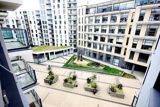 New Central Woking 1 And 2 Bedroom Apartments With Free Gym, Close To Train Station Экстерьер фото
