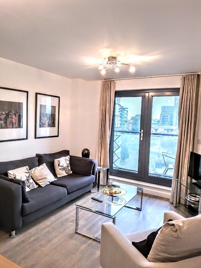 New Central Woking 1 And 2 Bedroom Apartments With Free Gym, Close To Train Station Экстерьер фото
