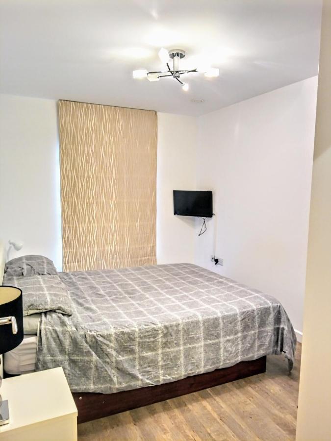 New Central Woking 1 And 2 Bedroom Apartments With Free Gym, Close To Train Station Экстерьер фото