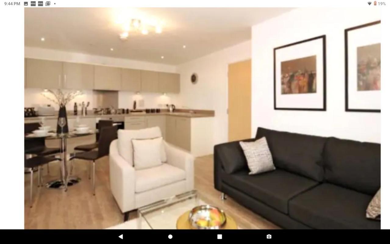 New Central Woking 1 And 2 Bedroom Apartments With Free Gym, Close To Train Station Экстерьер фото