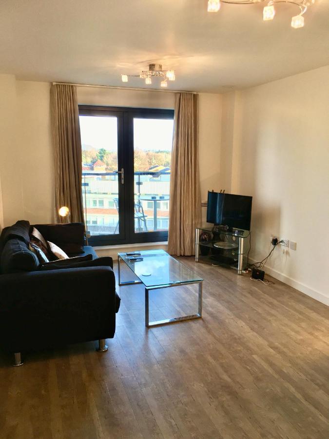 New Central Woking 1 And 2 Bedroom Apartments With Free Gym, Close To Train Station Экстерьер фото